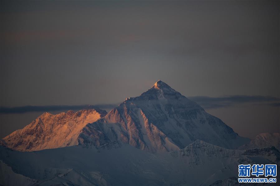 (美麗中國)(1)美麗的珠峰朝霞