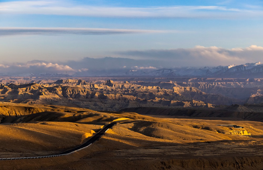 換個(gè)角度看土林。貢覺(jué)群培攝