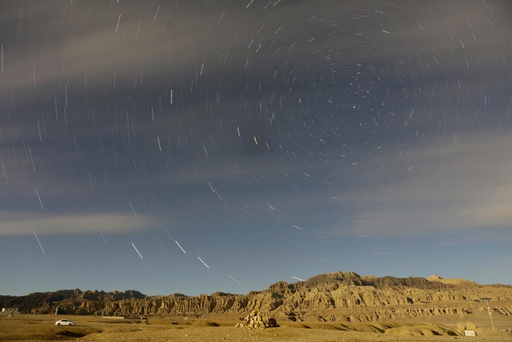 札達土林上空的星空。旦真次旦攝