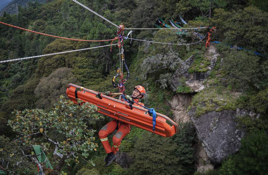 橫渡現(xiàn)場 。西繞拉翁攝