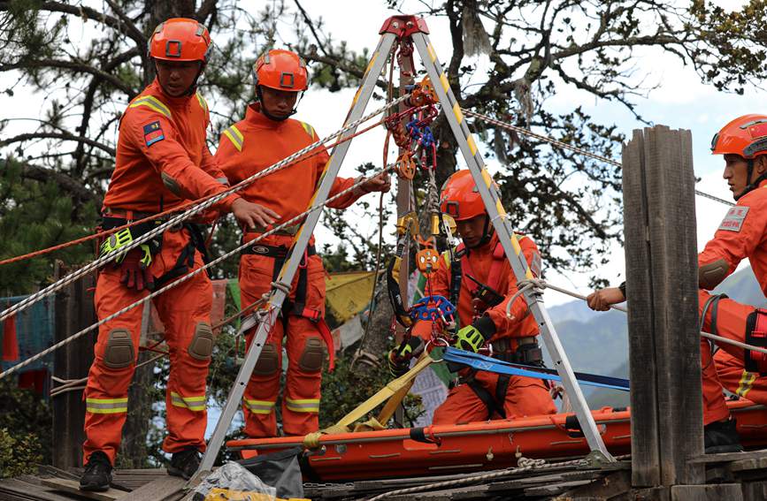 三腳架設(shè)置錨點(diǎn)。西繞拉翁攝