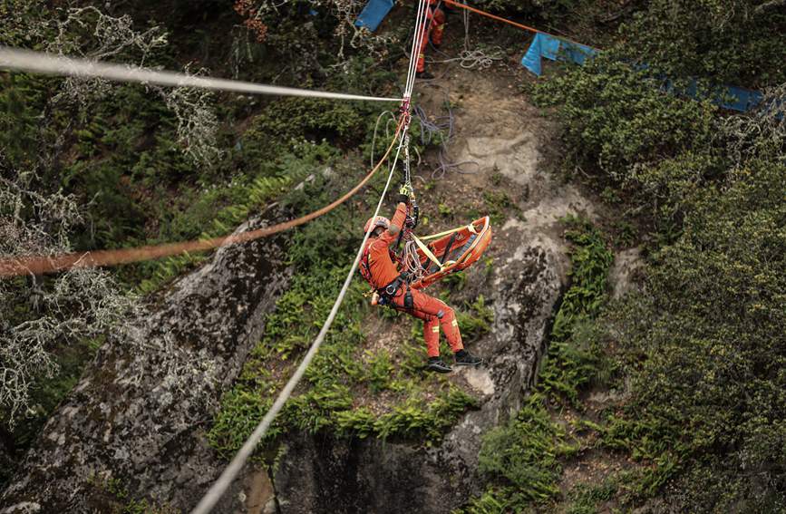 T型救援。西繞拉翁攝