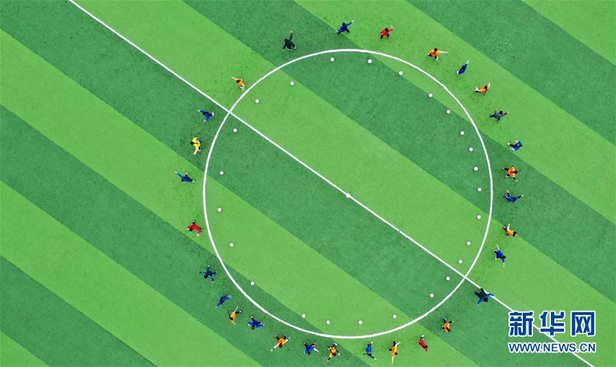 （體育·專題）（26）足球——踢球吧！草原女孩