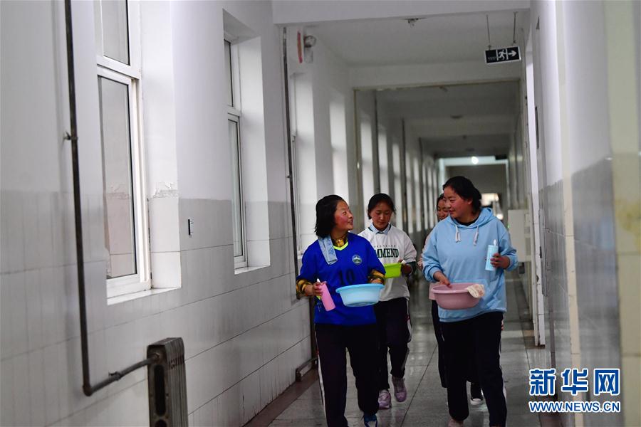 （體育·專題）（23）足球——踢球吧！草原女孩