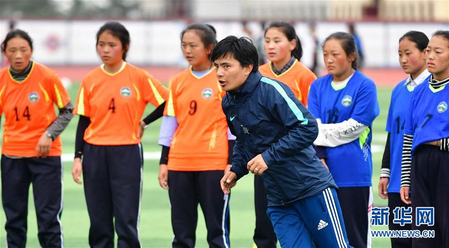 （體育·專題）（16）足球——踢球吧！草原女孩