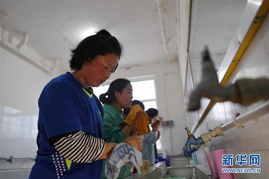 （體育·專題）（25）足球——踢球吧！草原女孩