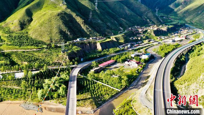 青藏川滇甘交界地區(qū)州(市):交通互聯(lián)互通步伐不斷加快