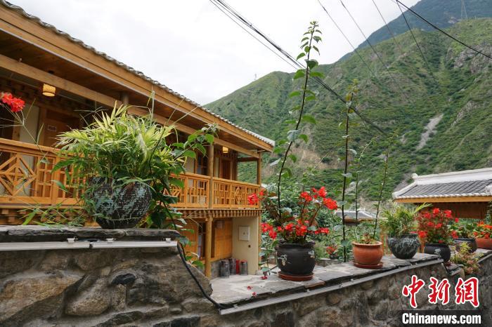 若吉村民宿?！∽g 攝