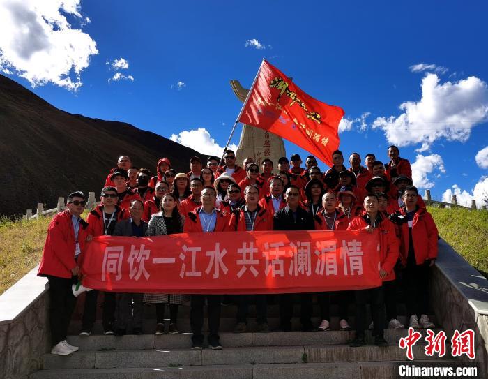 2020瀾湄萬(wàn)里行:中外媒體青海玉樹首站采訪點(diǎn)贊發(fā)展成就