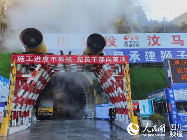 獅子坪隧道口。郭瑩 攝