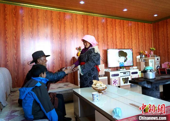 圖為易地搬遷后的哇保家。　才項什姐 攝