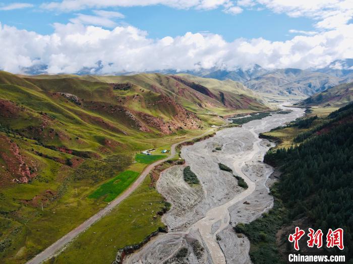 資料圖為祁連山國家公園青海片區(qū)?！±罱瓕?攝