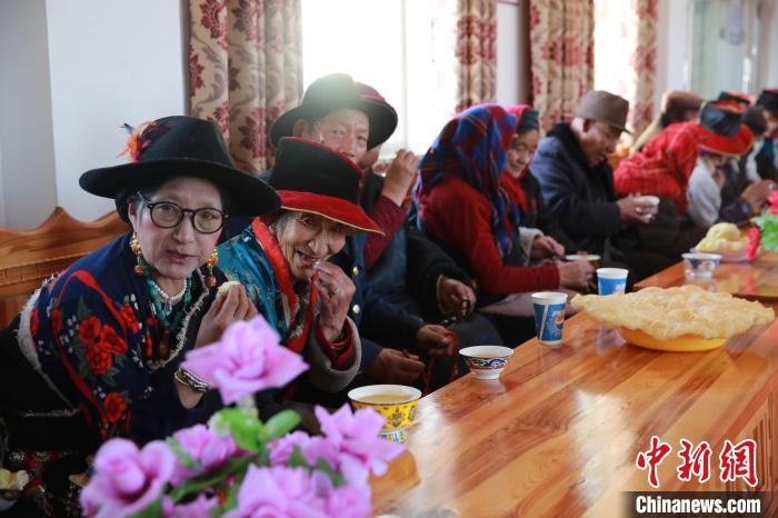 長江“源頭夕照”:他們在雪山腳下安度晚年