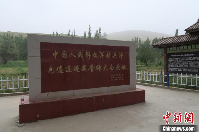 圖為進(jìn)藏先遣英雄連誓師地原址?！畛坛?攝