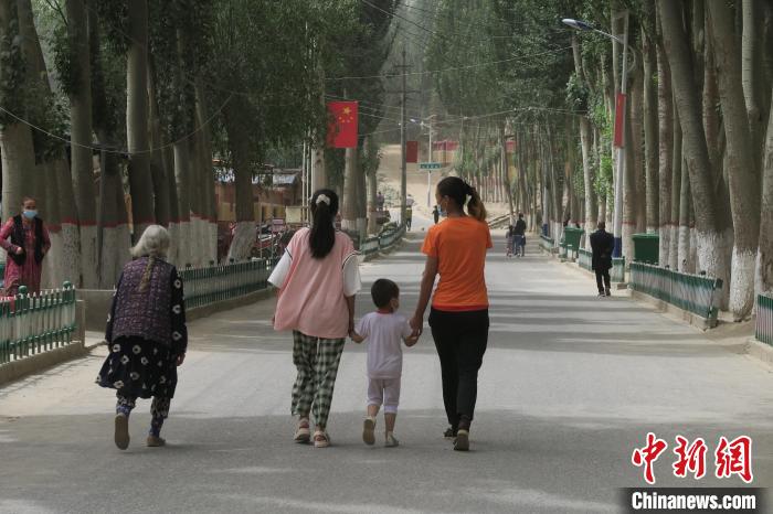 圖為進(jìn)藏先遣英雄連誓師地原址所在的新疆維吾爾自治區(qū)和田地區(qū)于田縣普魯村現(xiàn)貌。　楊程晨 攝