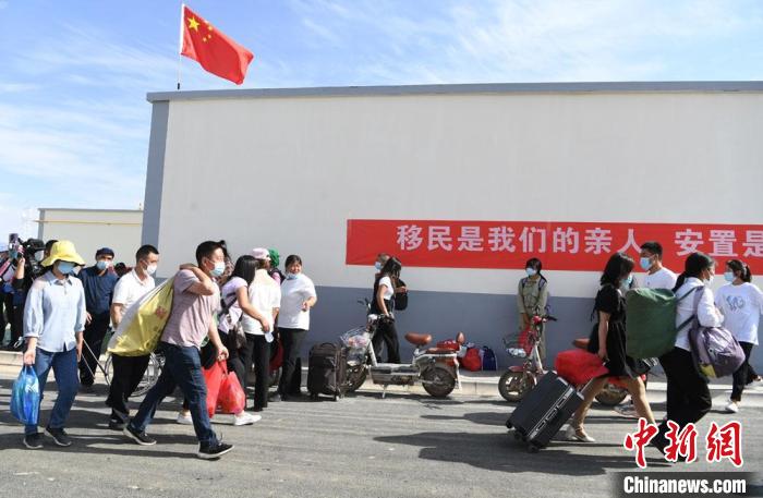 甘肅舟曲地質(zhì)災(zāi)害避險(xiǎn)搬遷見聞:“故土”難離且惜“新居”