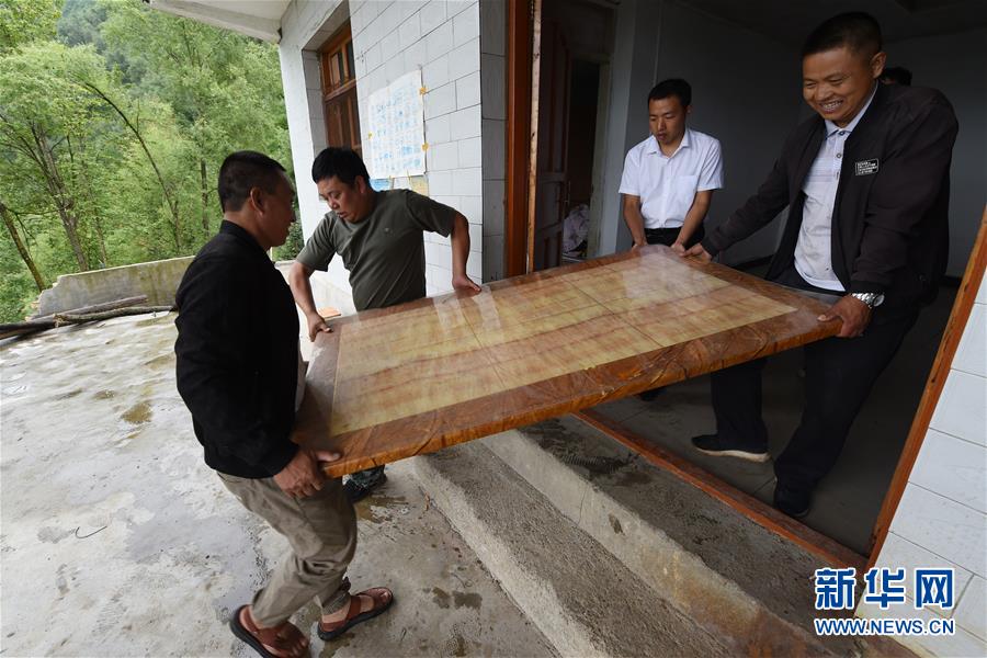 （新華全媒+）（7）千里“挪窩”，踏實(shí)開啟新生活