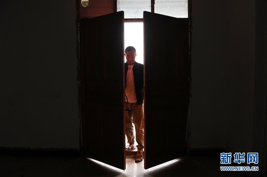 （新華全媒+）（10）千里“挪窩”，踏實(shí)開啟新生活