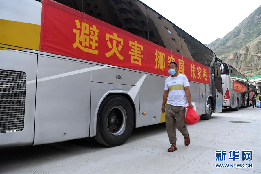 （新華全媒+）（17）千里“挪窩”，踏實(shí)開啟新生活