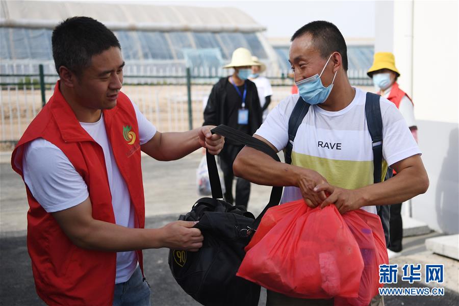 （新華全媒+）（21）千里“挪窩”，踏實(shí)開啟新生活