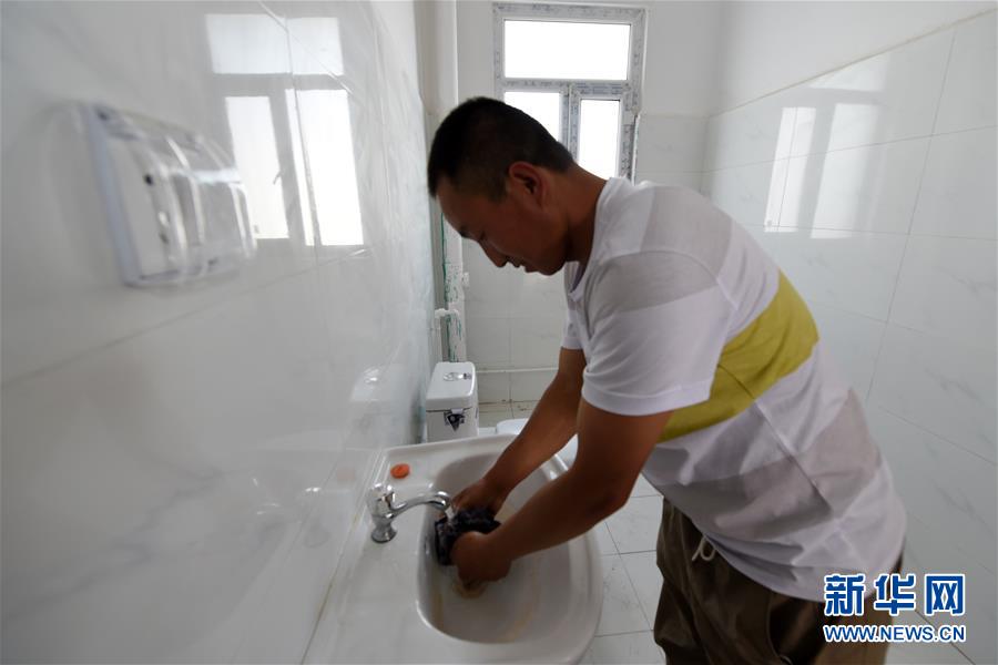 （新華全媒+）（23）千里“挪窩”，踏實(shí)開啟新生活