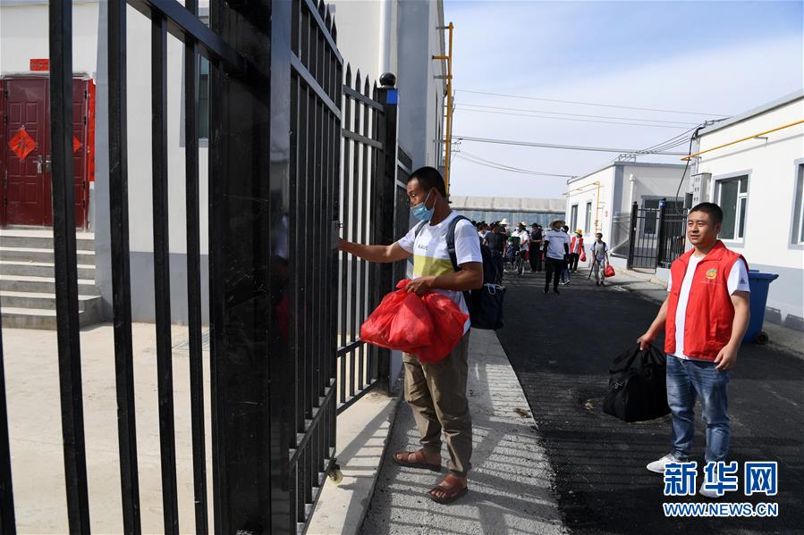 （新華全媒+）（22）千里“挪窩”，踏實(shí)開啟新生活