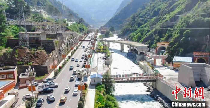 郭達(dá)山隧道進(jìn)口實(shí)況?！】蛋蛡髅焦﹫D