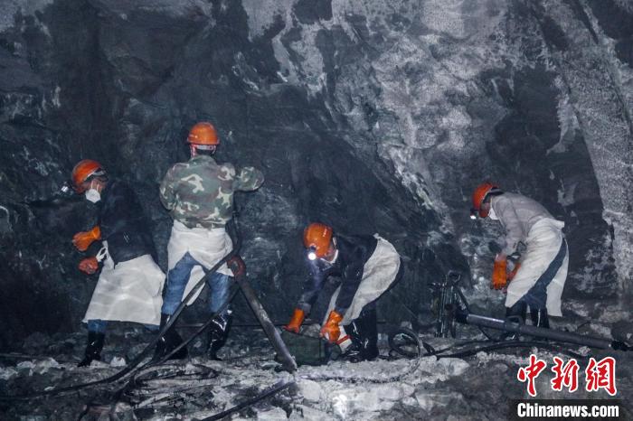 隧道開(kāi)挖作業(yè)施工現(xiàn)場(chǎng)?！】蛋蛡髅焦﹫D