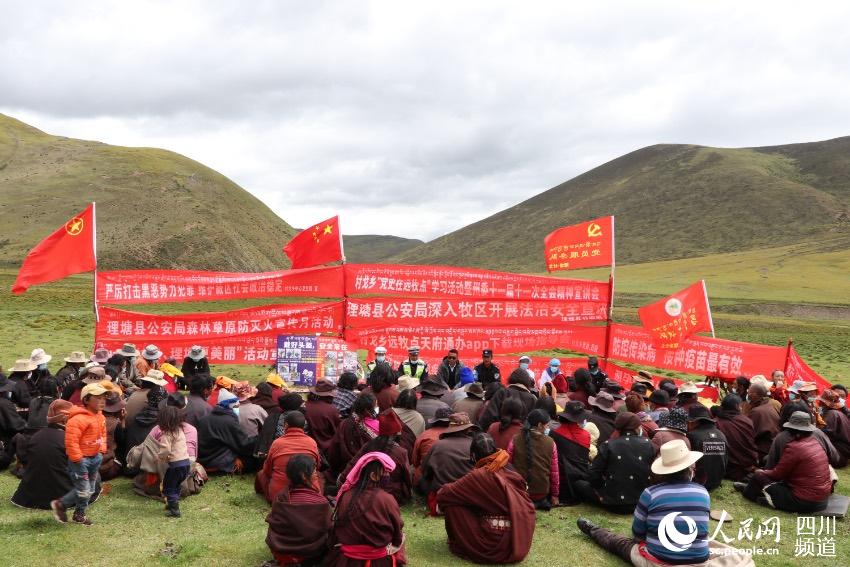 草地上宣講。巴登攝