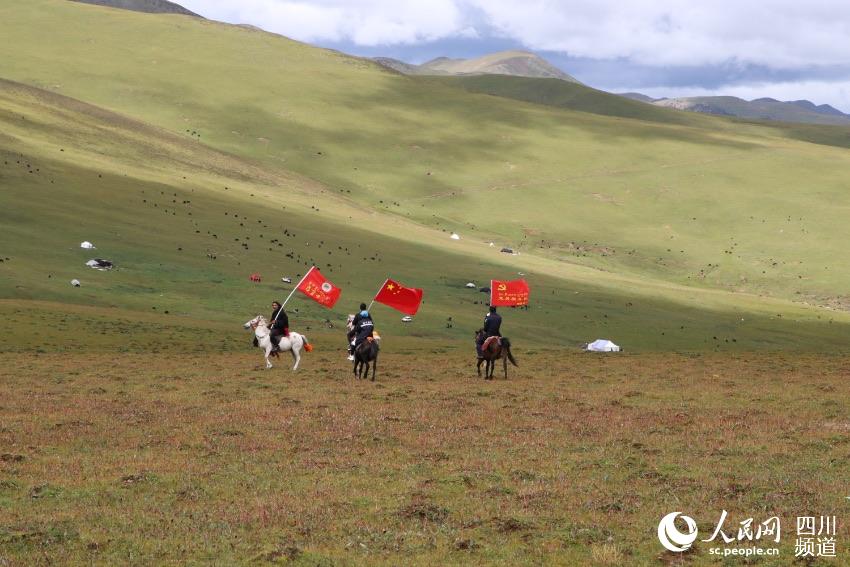 馬背宣講隊。巴登攝