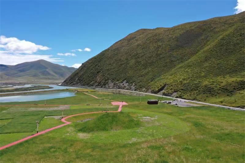 宜牛二村砂場生態(tài)修復(fù)后狀況。甘孜州石渠生態(tài)環(huán)境局供圖