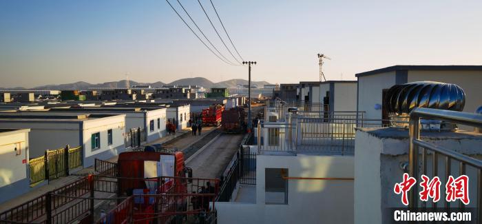 圖為蘭州新區(qū)移民安置區(qū)?！∥航ㄜ?攝