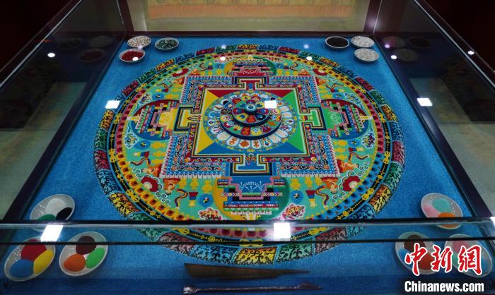 圖為藏醫(yī)藥佛壇城?！●R銘言 攝