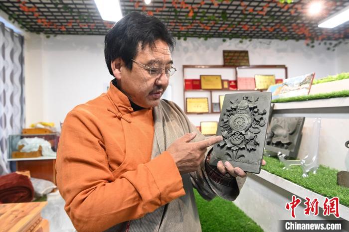 非遺傳承人拉花:把石頭變成精美藝術(shù)品愿培養(yǎng)更多“接班人”