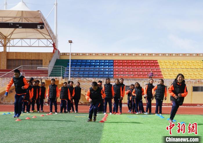 圖為孩子們正在進行訓練?！●R銘言 攝