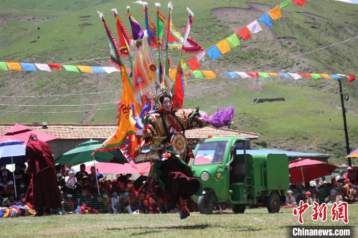 圖為表演現(xiàn)場?！“喱斂h文體旅游廣電局 供圖