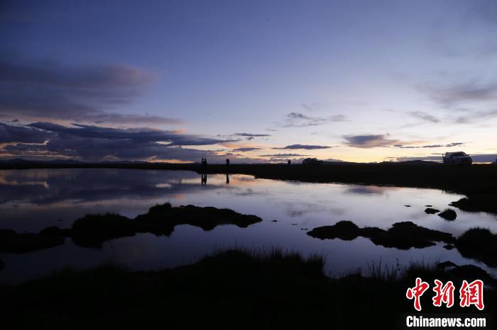 圖為夕陽下的查旦濕地?！●R銘言 攝