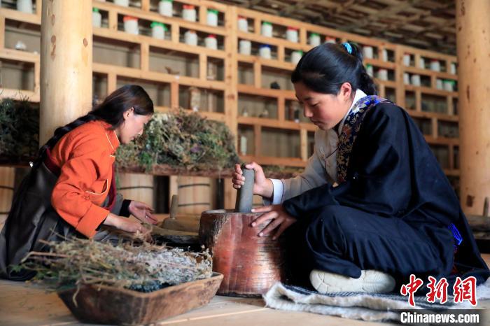 藥材搗碎?！⊥趵?攝