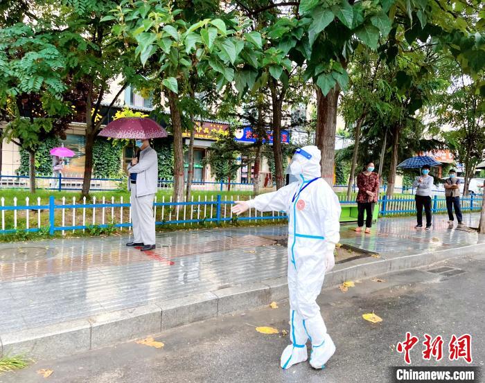 高原小城青海尖扎抗疫見聞：柔肩亦可擔(dān)重任，夫妻檔聞令而動(dòng)