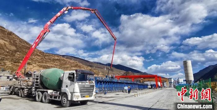 T梁發(fā)運(yùn)現(xiàn)場(chǎng)?！≈需F八局 供圖