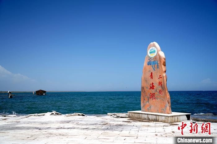 圖為青海湖景區(qū)一角?！O睿 攝