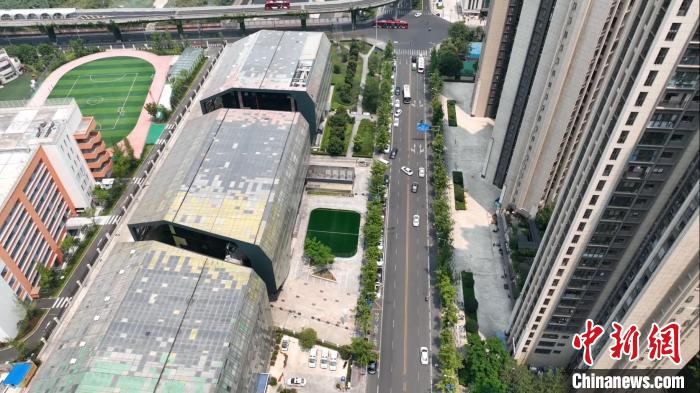 匯泉路社區(qū)一角?！「呒午?攝