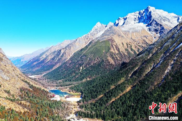 畢棚溝景區(qū)風(fēng)光?！“苍?攝