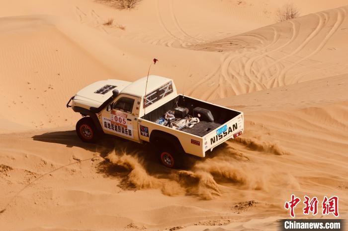 圖為高原沙漠機車越野挑戰(zhàn)賽現(xiàn)場?！≠F南縣委宣傳部供圖