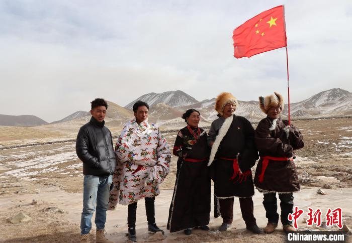 圖為青海省治多縣索加鄉(xiāng)干部群眾。(資料圖) 治多縣委宣傳部 供圖