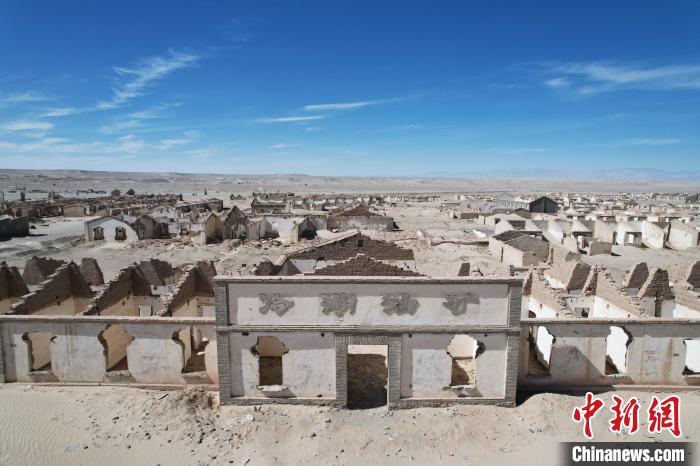 航拍青海省海西蒙古族藏族自治州茫崖市冷湖石油工業(yè)遺址保護區(qū)?！●R銘言 攝