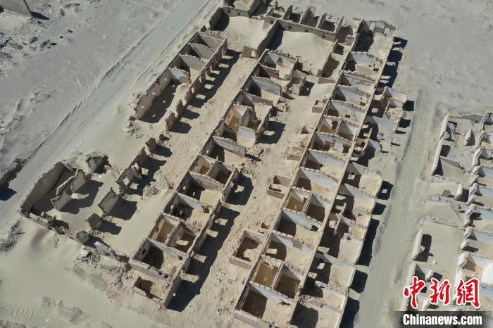 航拍青海省海西蒙古族藏族自治州茫崖市冷湖石油工業(yè)遺址保護(hù)區(qū)?！●R銘言 攝