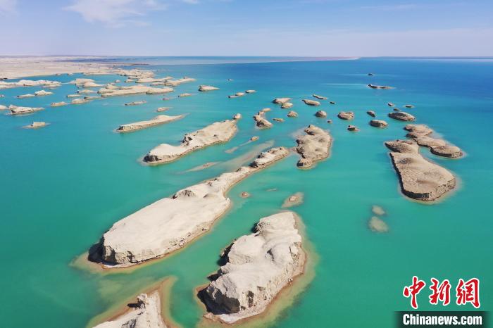 航拍青海大柴旦烏素特水上雅丹奇特景觀?！●R銘言 攝