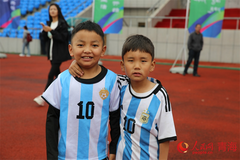 小小足球員。人民網(wǎng) 馬可欣攝
