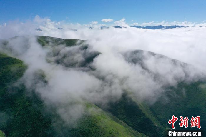 航拍賽來塘鎮(zhèn)山間云霧繚繞?！●R銘言 攝